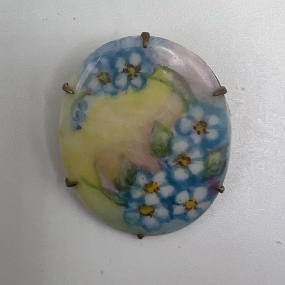 Vintage Hand Painted‎ Porcelain Floral Brass Back Brooch Pin - Picture 7 of 10